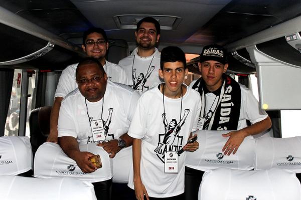 Gigantes tambm conheceram o nibus do time profissional