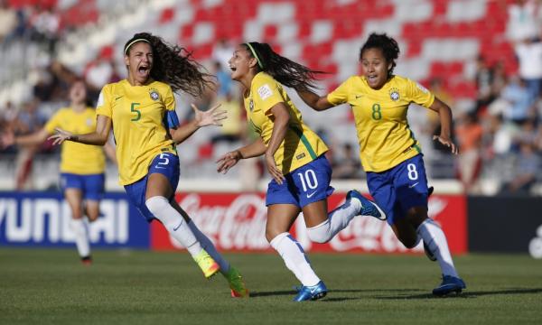 Angelina (5), comemora gol de Micaelly