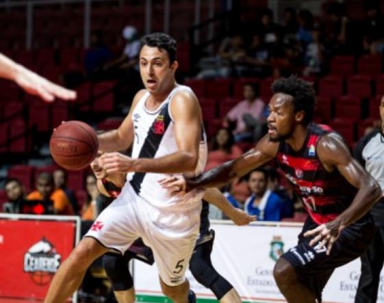 Hlio tem passagem pelo Rubro-Negro