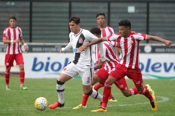 Mateus Vital em ao contra o Nutico