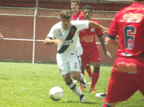 Lo Couto em ao contra o Friburguense