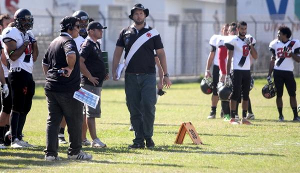 Gabriel Mendes ( ao centro de chapu ) acredita que o time far uma grande partida contra o Trites