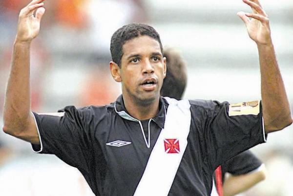 Ex-zagueiro vascano Henrique