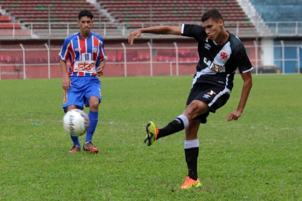 Alexandre faz lanamento na etapa inicial