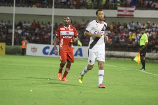 No primeiro turno, vitria vascana no Estdio Rei Pel