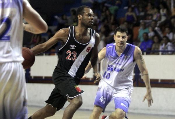 Nezinho conduz o ataque do Vasco na vitria sobre o Maca