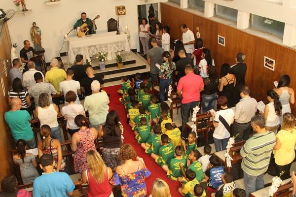 Funcionrios, atletas e familiares acompanharam a Missa