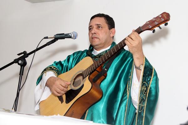 Padre Edielson celebrou a missa