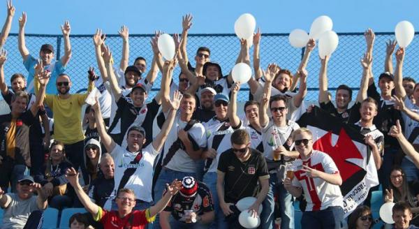 Arquibancadas ficam cheias quando o Vasco atua como visitante na Srie B do Brasileiro!