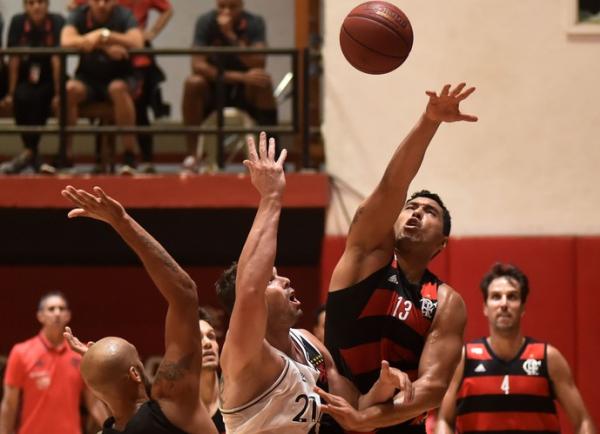 Primeiro jogo da final foi marcado por muita disputa