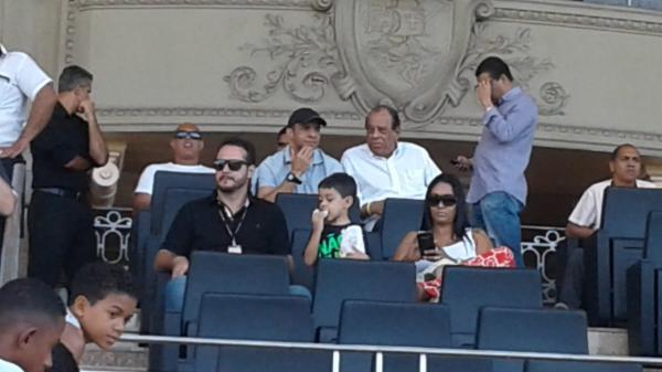 Carlos Alberto Torres na tribuna de honra de So Janurio