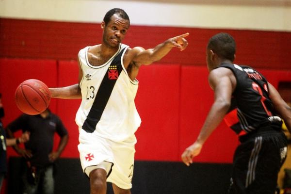 Nezinho durante o confronto contra o Flamengo
