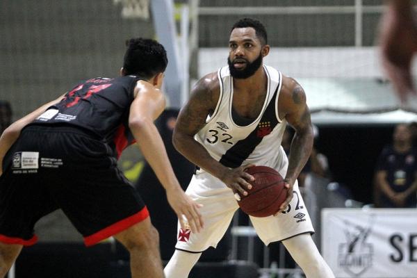 David Jackson brilhou no ltimo quarto