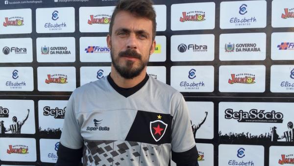 Michel Alves vai para mais um ano no Belo