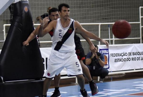 O armador Hlio foi o principal nome da partida