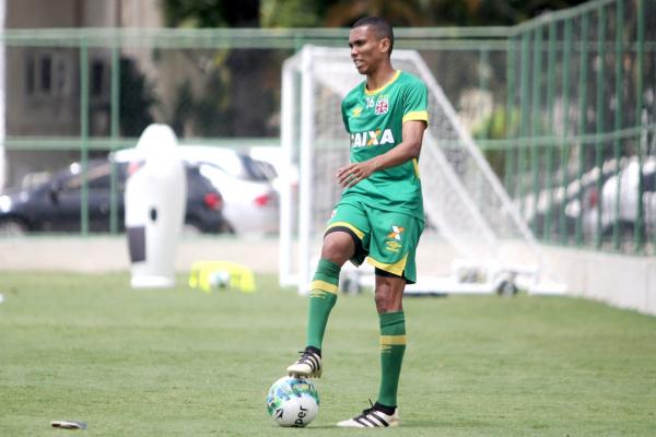 Madson durante treino no campo anexo