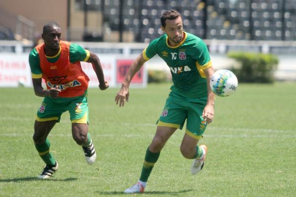 William na cola de Nen durante treino na Colina