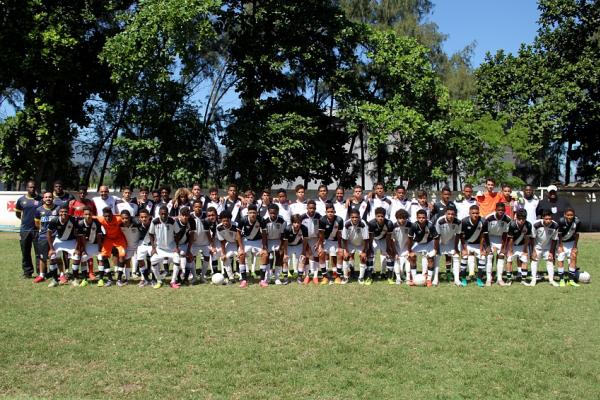 Times sub-15 repetem o gesto das jovens da categoria sub-17