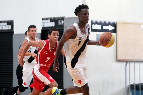 Luiz Felipe foi o cestinha da partida em So Janurio