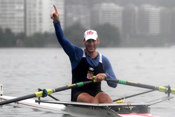 Ariel Suarez vibra com vitria na terceira etapa do Estadual