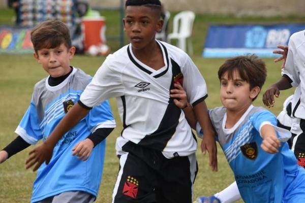 Rayan Vitor foi o artilheiro do Festbolin com 10 gols