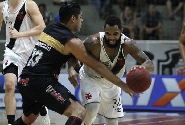 O Vasco, de David Jackson, perdeu para o Campo Mouro na ltima quinta