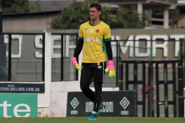 O goleiro Martn Silva reintegrou o elenco cruz-maltino, aps compromissos com o Paraguai, e deve ir para o jogo contra o Tigre 