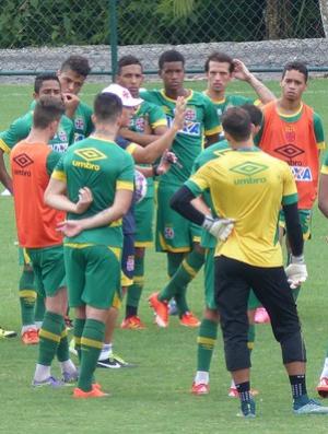 Jogadores durante treino do Vasco em Pinheiral, no incio do ano