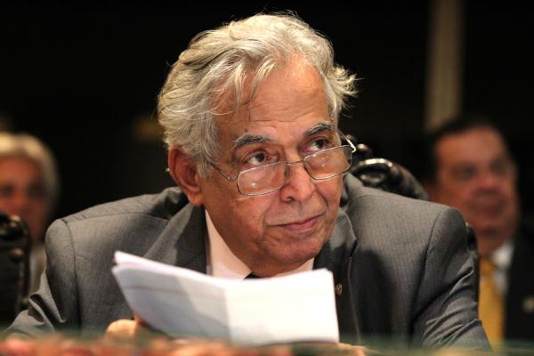 O presidente do Vasco, Eurico Miranda, descartou a possibilidade de Vanderlei Luxemburgo comandar o time na prxima temporada