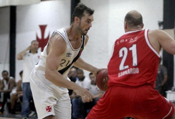 Murilo est morando longe de sua famlia em prol do Vasco da Gama