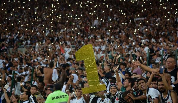 Vasco x Cear teve festa no fim do jogo com o acesso