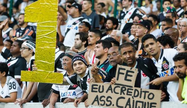 Torcida do Vasco aliviada com o acesso