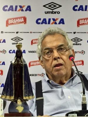 Eurico Miranda durante anncio da sada de Jorginho do Vasco