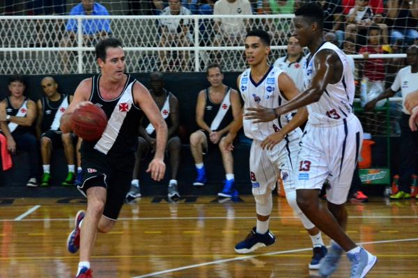 Demetrius em atuao na reinaugurao do Ginsio Vasco da Gama