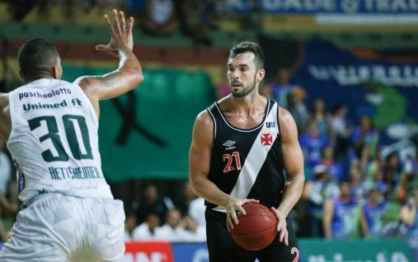 No reencontro com seu ex-time, piv Murilo Becker anotou apenas dois pontos