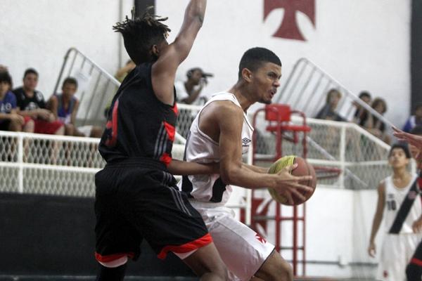 Lucas Ferreira marcou oito pontos na partida