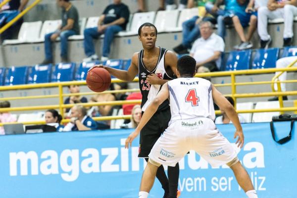 Nezinho em ao contra o Franca