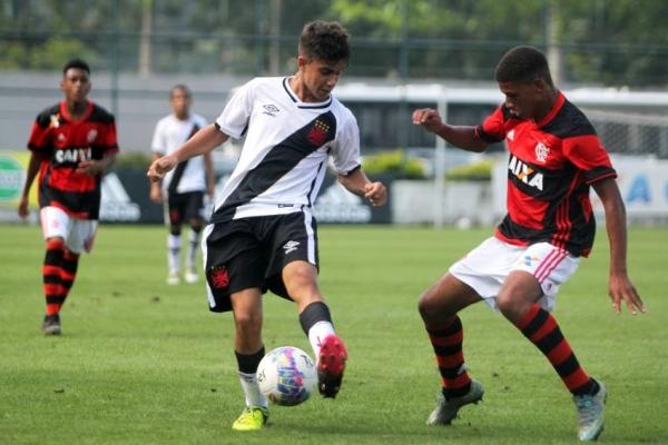 Matheus Lima balanou as redes na deciso da Taa Rio