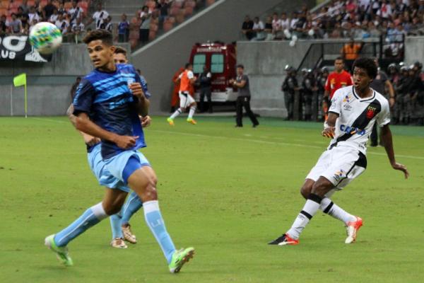 Alan em ao contra o Londrina no Campeonato Brasileiro