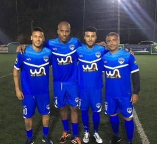 Fbio Braz ao lado de Rafinha, Neymar e Romrio