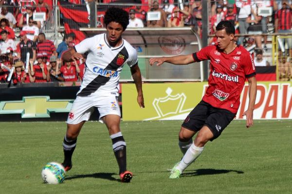 Douglas em ao contra o Brasil na Srie B