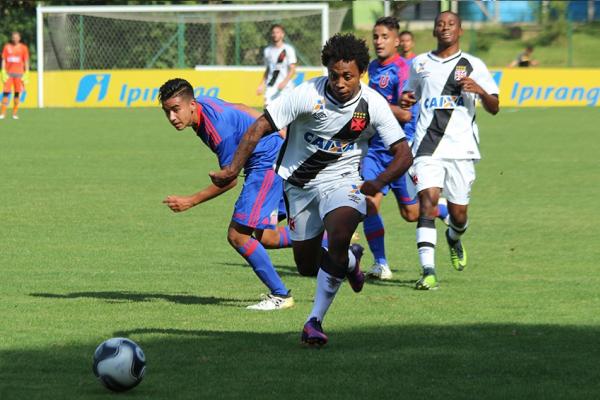 Paulo Vitor em ao contra o Universidad do Chile