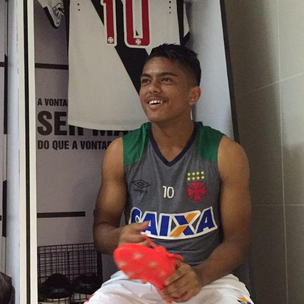 Evander em momento de descontrao no vestirio