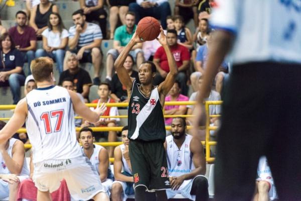 O Vasco ps fim a sua sequncia ruim fora de casa, diante do Franca, com vitria por 71 a 67