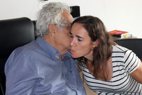 Fabiana Beltrame cumprimenta presidente Eurico Miranda