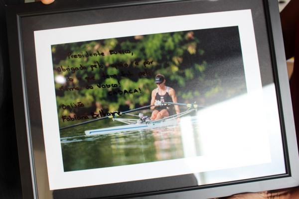 Fabiana Beltrame entregou quadro de presente ao presidente Eurico Miranda