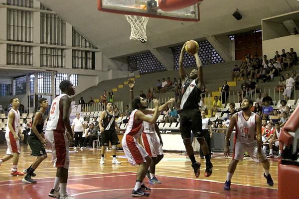 Vasco e Tijuca protagonizaram um duelo bastante equilibrado