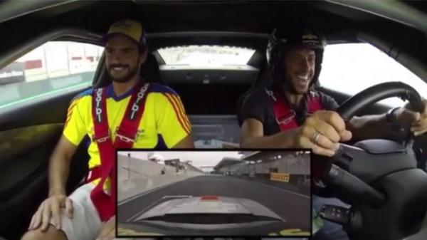 Meia Nen, do Vasco, ao lado de Thiago Camilo