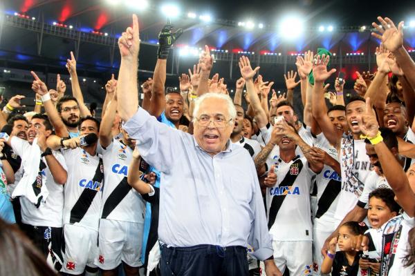 Presidente Eurico Miranda puxou o Casaca aps o ttulo