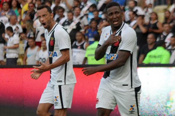 Thalles comemora um dos dois gols marcados contra o Cear no Maracan